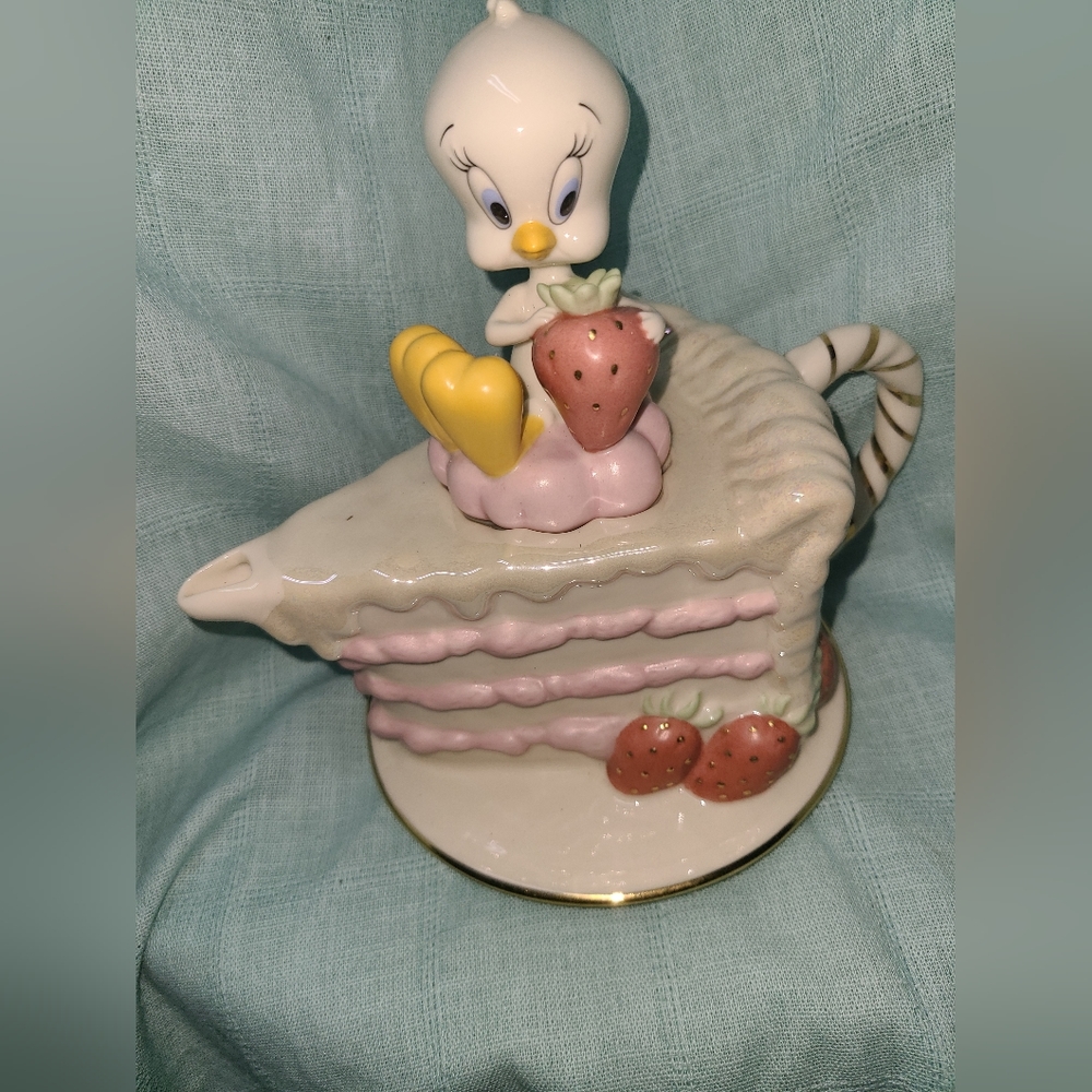 Lenox Tweety bird teapot